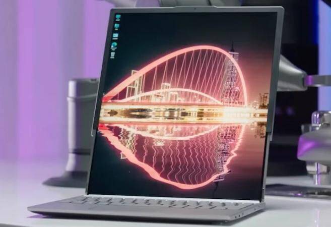 Lenovo показала прототип ноутбука с растущим экраном (видео)