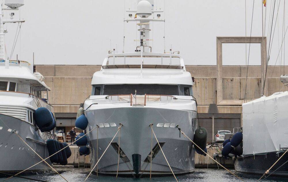 Іспанія та Франція змусили російських олігархів платити за заарештовані яхти, - Reuters