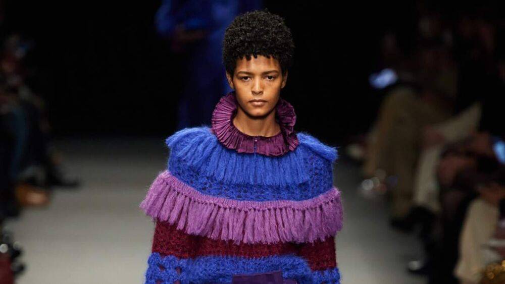 Цветной свитер – желанная вещь, которая должна появиться в осеннем гардеробе