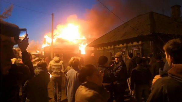 В Иркутске на двухэтажный дом упал военный самолет