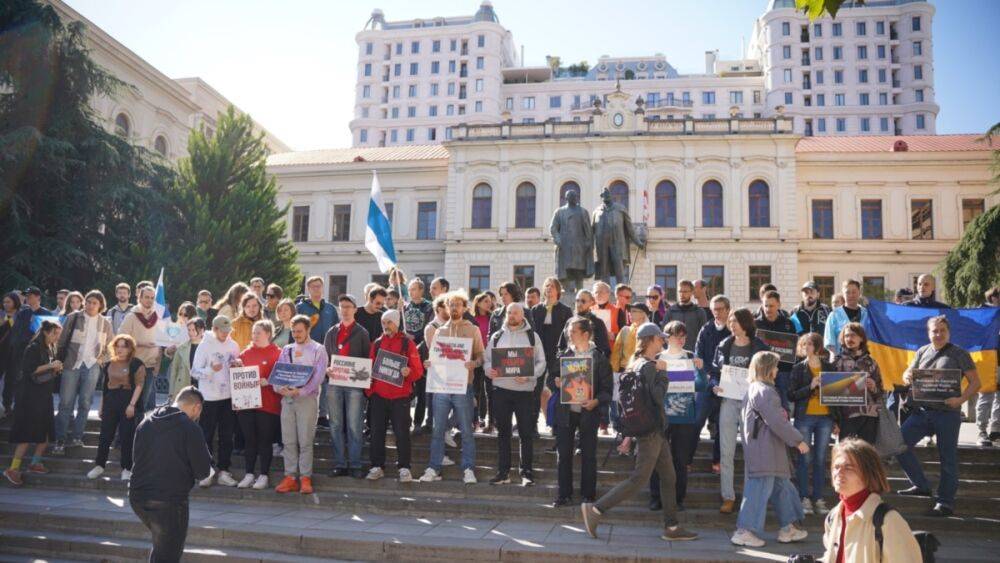 Российские эмигранты вышли в Тбилиси на антивоенный митинг