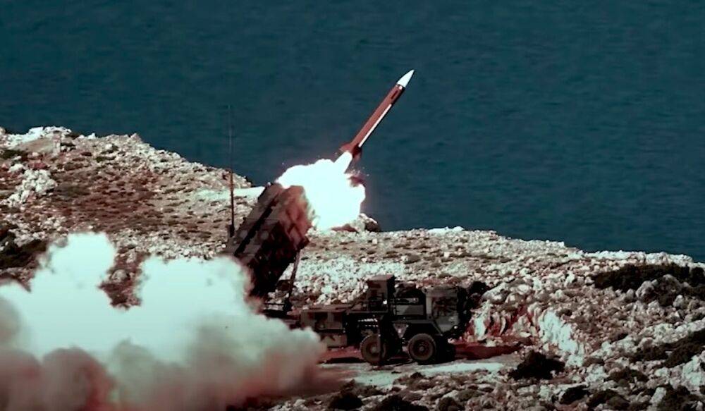 Уже бьет ракеты орков с мопедами: Украина получила первую систему ПВО IRIS-T – как она работает