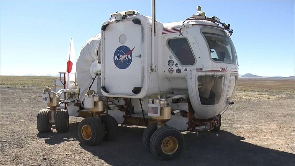 Прототип двухместного лунохода прошёл испытания в пустыне Аризоны