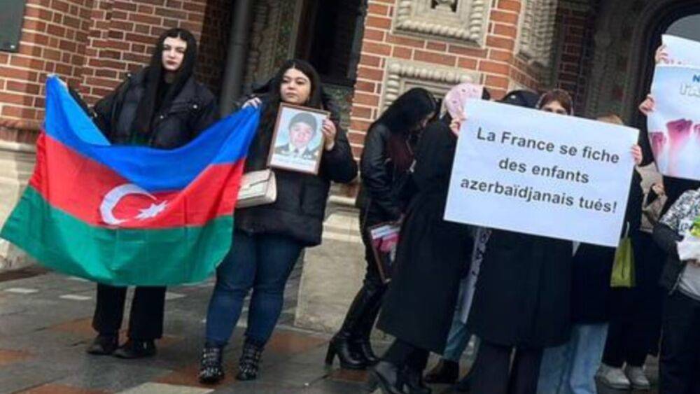 Суд в Москве оштрафовал уроженок Азербайджана, вышедших на пикет