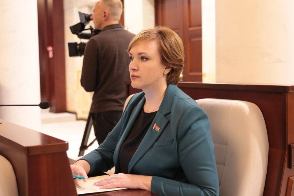 Депутат Палаты представителей Национального собрания Елена Потапова проведет прямую телефонную линию и прием граждан