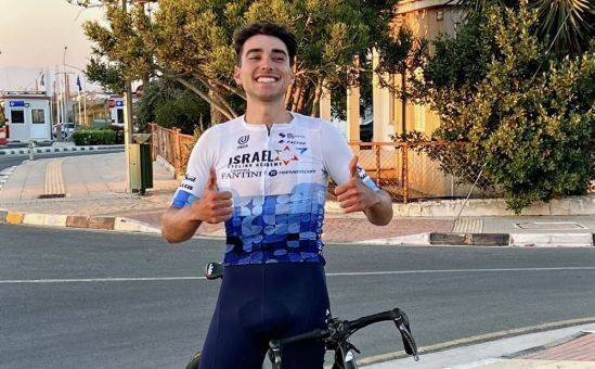 Спортсмен объехал Кипр по периметру на велосипеде