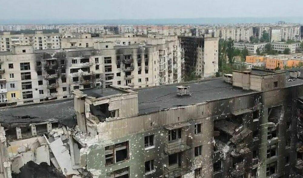 "У квартирах дубар та повно води": У Сєвєродонецьку повільно руйнуються залиті багатоповерхівки