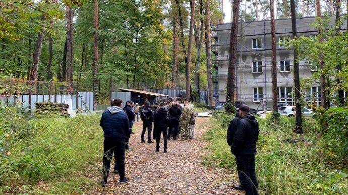 Полиция объяснила, почему "дворец" Медведчука больше не охраняют