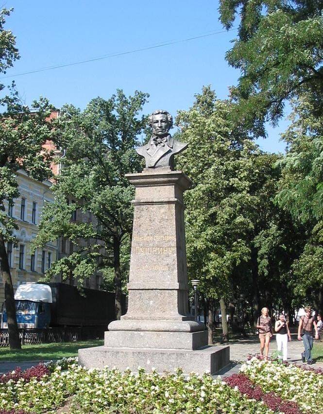 «Несносимый»: в ХОВА отказались демонтировать в Харькове бюст Пушкина