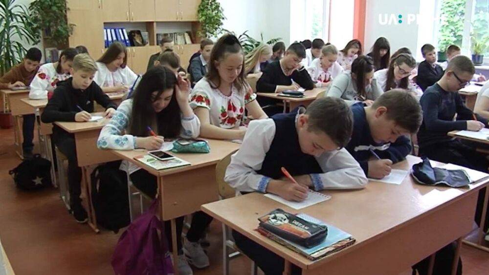 Школьники одного из областных центров Украины возвращаются к оффлайн-обучению