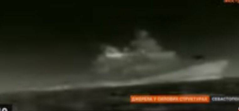 Як палали російські кораблі в Криму: відео