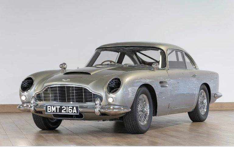 Копию авто Aston Martin Джеймса Бонда из фильма “Не время умирать” продали почти за 3 миллиона фунтов