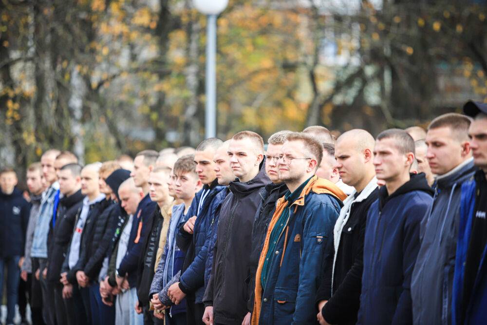 «Страна может спать спокойно». Порядка 200 призывников из Гродненской области приступили к несению срочной военной службы