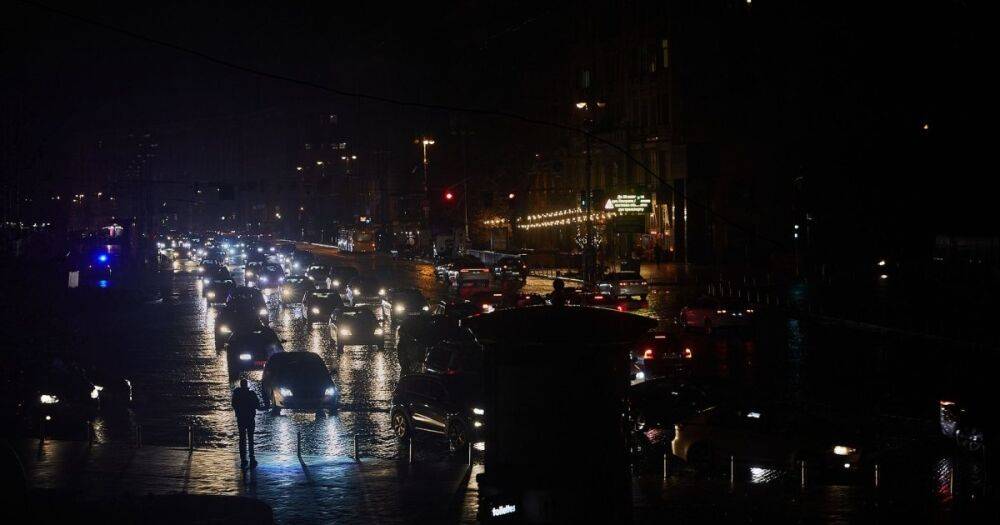 "Клиенты снова со светом": в ДТЭК заявили о возобновлении электроснабжения Киева