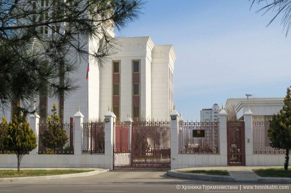 Посольство России в Туркменистане назвало фиктивной информацию о призыве мигрантов на военную службу в России