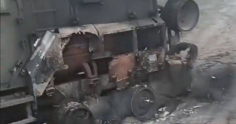 ВСУ впервые уничтожили броневик "Ахмат", созданный специально для "спецоперации" (видео)
