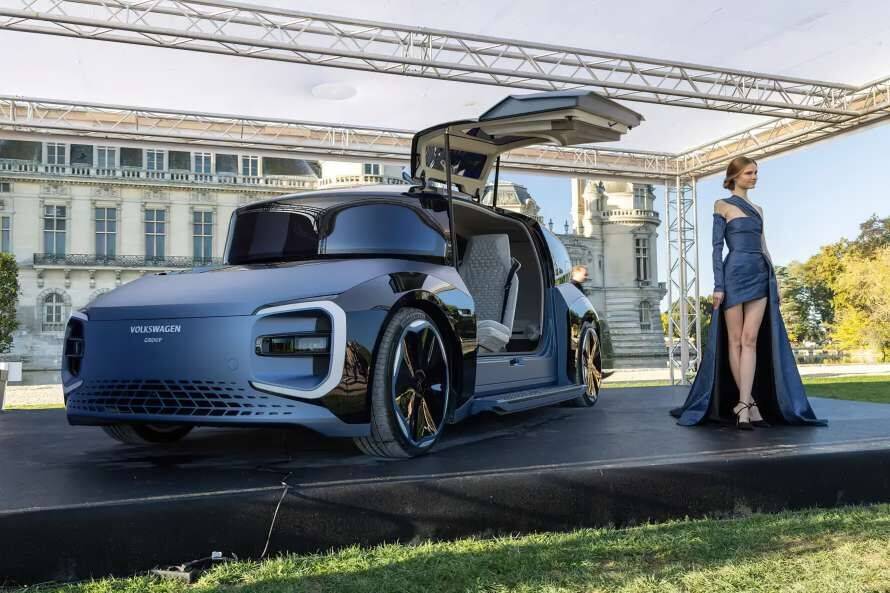 VW представив концепт безпілотного електромобіля з повноцінними спальними місцями