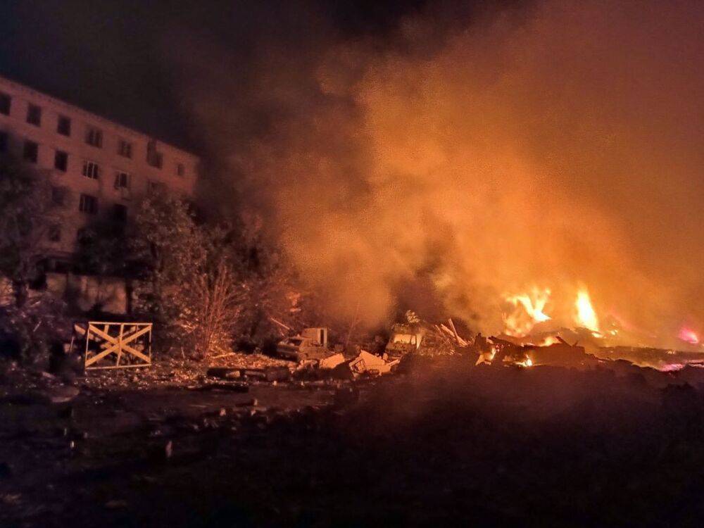Российские войска обстреляли Купянск: произошел масштабный пожар (фото)
