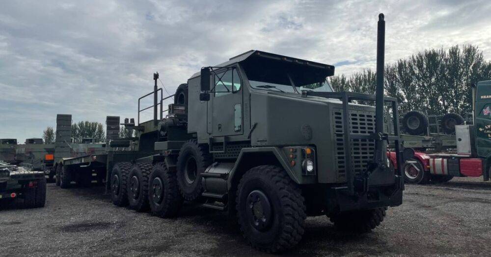 Будут перевозить Abrams: волонтеры показали самые мощные тягачи в мире для ВСУ (фото)