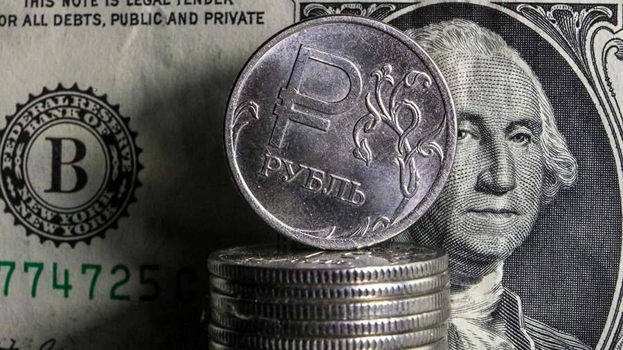Эксперт объяснил текущий курс рубля к доллару