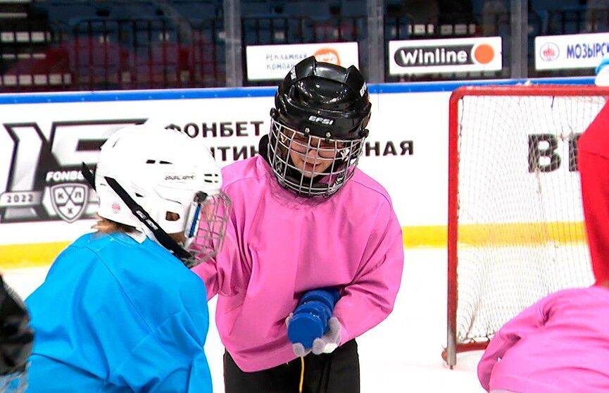 Игроки и тренеры минского «Динамо» провели мастер-класс в рамках «Всемирного женского хоккейного уикенда»