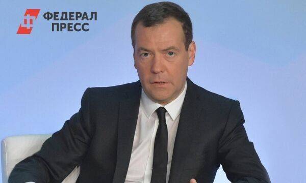 Медведев призвал вынудить Запад капитулировать в экономическом сражении