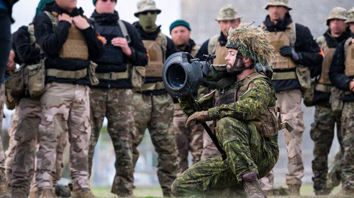 Генштаб показал, как канадцы тренируют украинских воинов в Британии