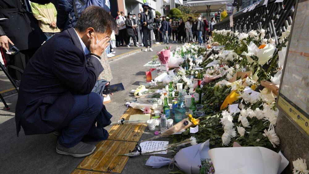 В Южной Корее скорбят о погибших в давке в Сеуле