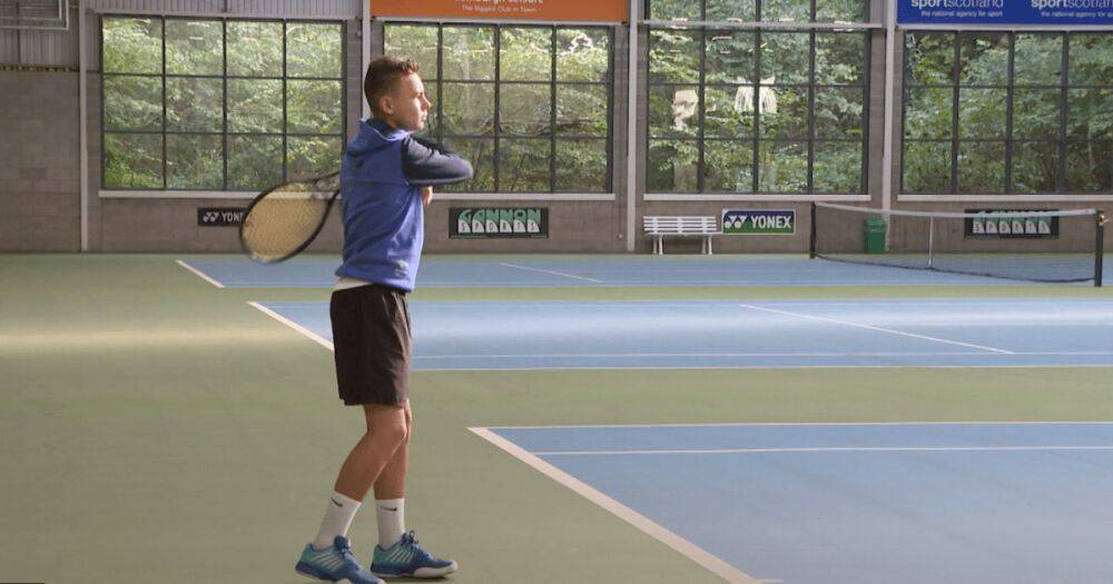 В Шотландии талантливый украинский беженец выиграл престижный теннисный турнир (видео)