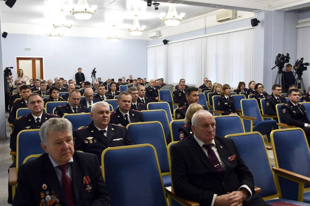 Тверской области сотрудников органов внутренних дел поздравили с профессиональным праздником