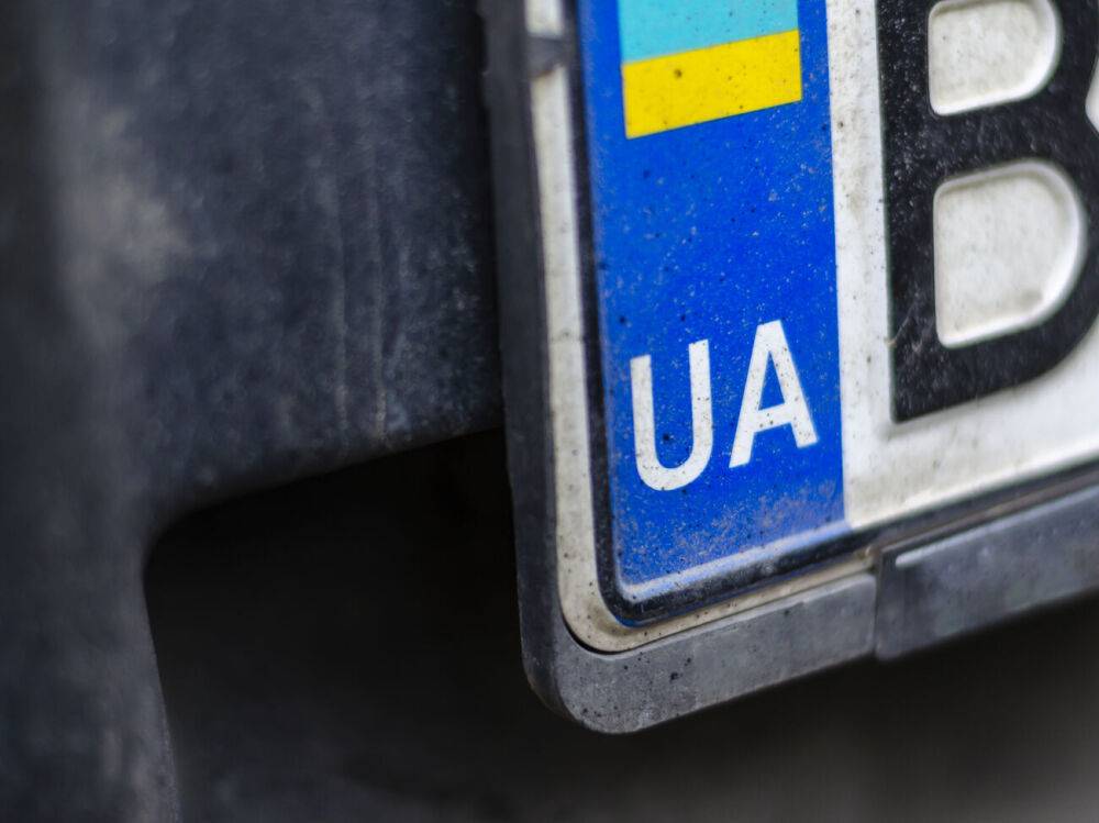 Оккупанты на блок-постах в Запорожской области заставляют людей заклеивать герб Украины на автомобильных номерах – Центр национального сопротивления