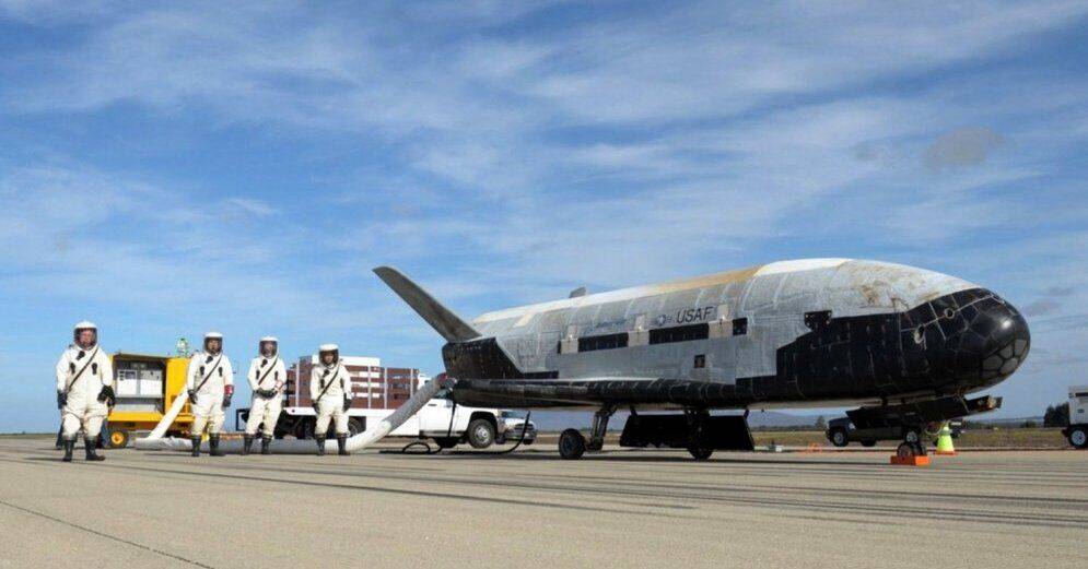 Корабль Boeing X-37B провел на орбите рекордные 908 дней
