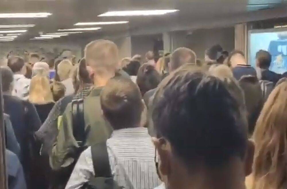 ЧП в метро Киева: из-за провокации на станции началась паника и давка. Видео