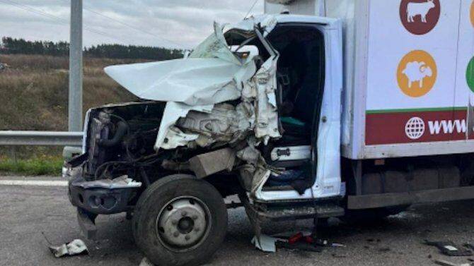На трассе «Дон» столкнулись три грузовика, один из водителей погиб