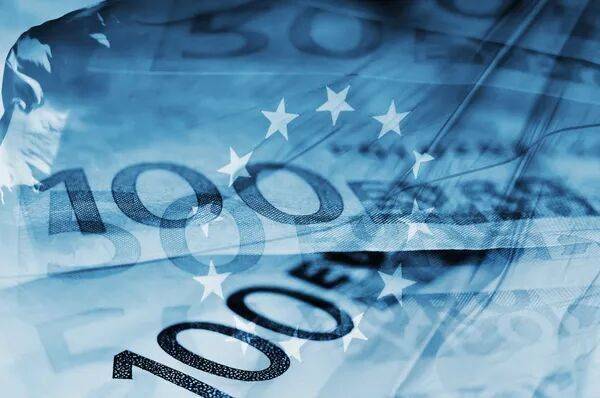 Официальный курс валют: Евро подорожал более, чем на гривну