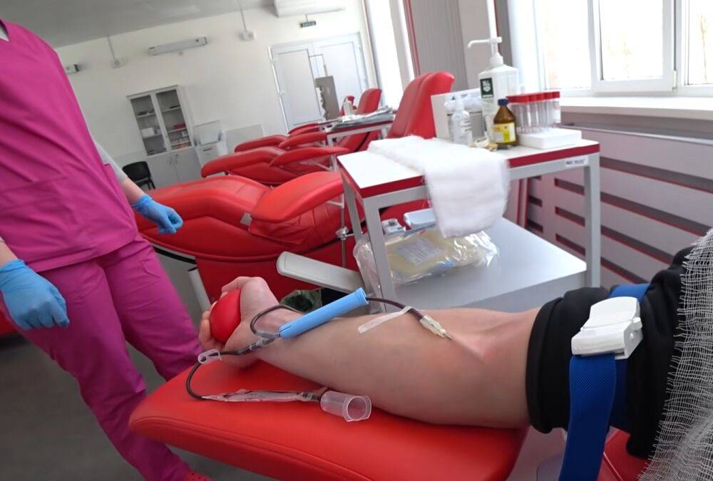 В МОЗ бьют тревогу: экстренно нужна донорская кровь - контакты всех центров переливания