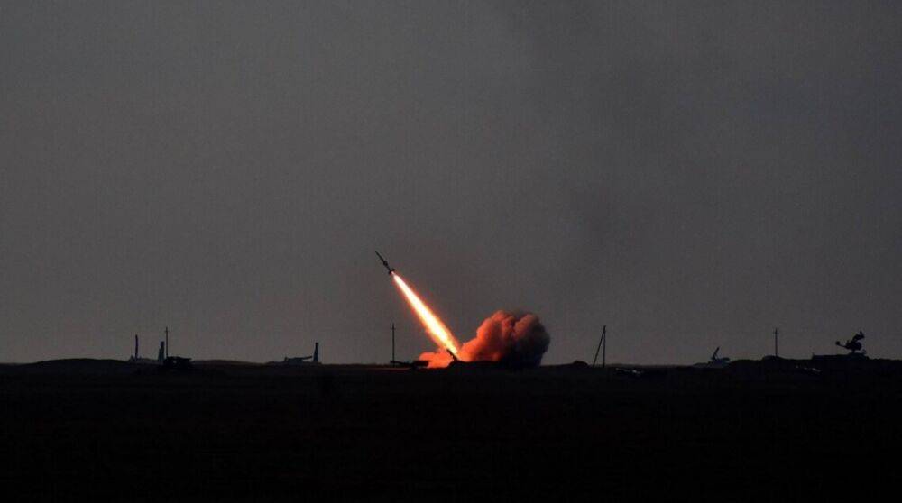 Взрывы в Запорожье: недалеко от города ПВО сбила ракеты россиян