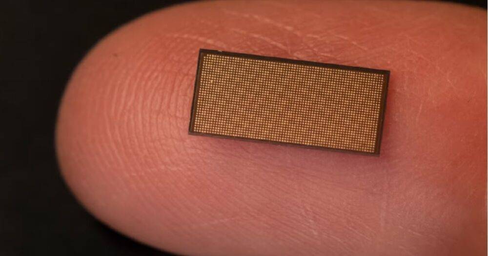 Ученые создали микрочип, который работает не хуже мозга и суперкомпьютера (фото)
