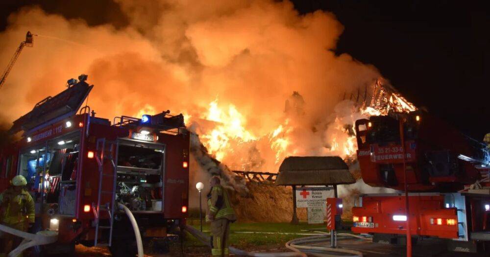 В Германии сгорел отель для украинских беженцев: В поджоге подозревают пожарного, приехавшего его тушить