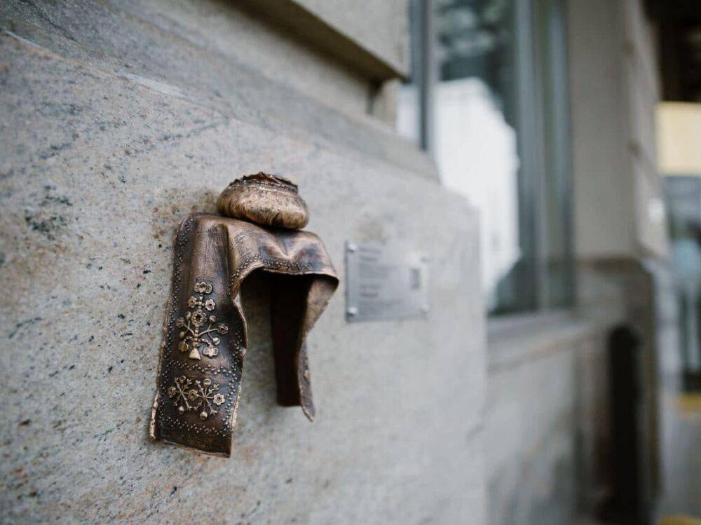 В Киеве появилась мини-скульптура паляниці