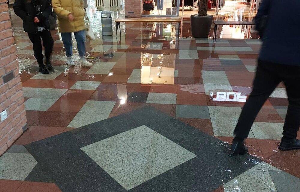 В Твери затопило торговый центр «Рубин»