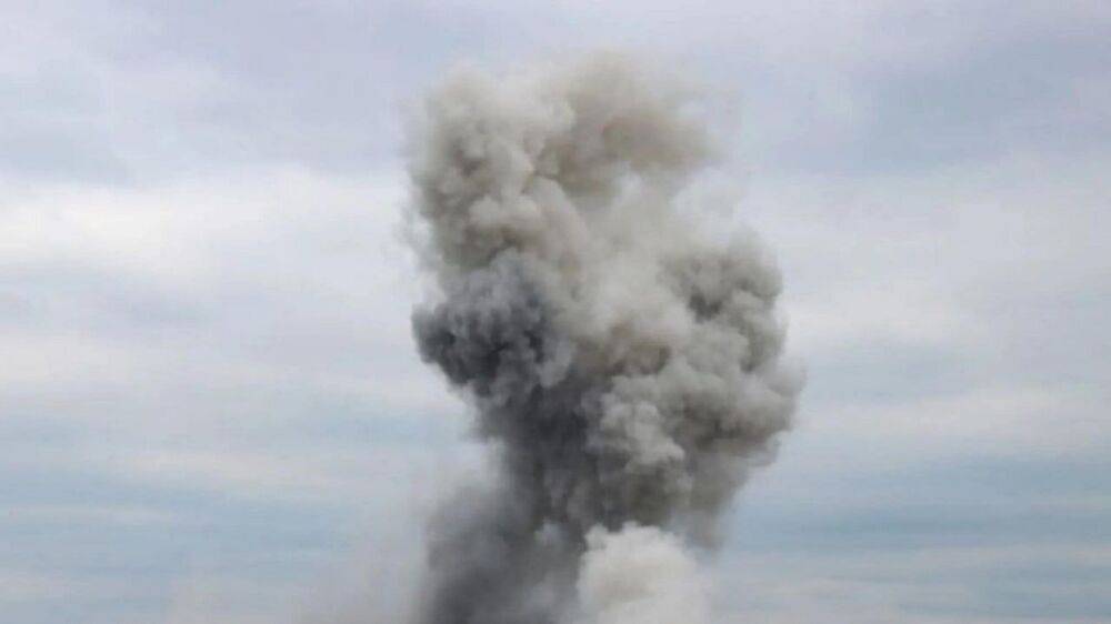 "Это только начало": появилось фото с места таинственных взрывов на российском аэродроме