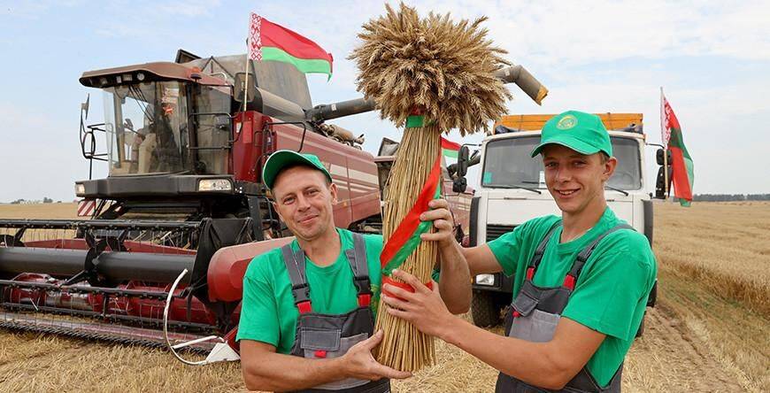 Любовь к родной земле и уважение к крестьянскому труду. Александр Лукашенко назвал фундаментальные для белорусов ценности