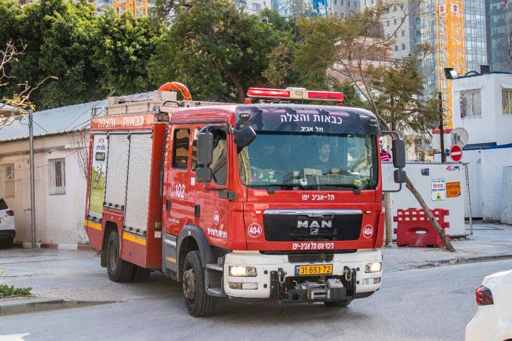 Мужчина выпрыгнул с третьего этажа из-за ночного пожара в Тель-Авиве