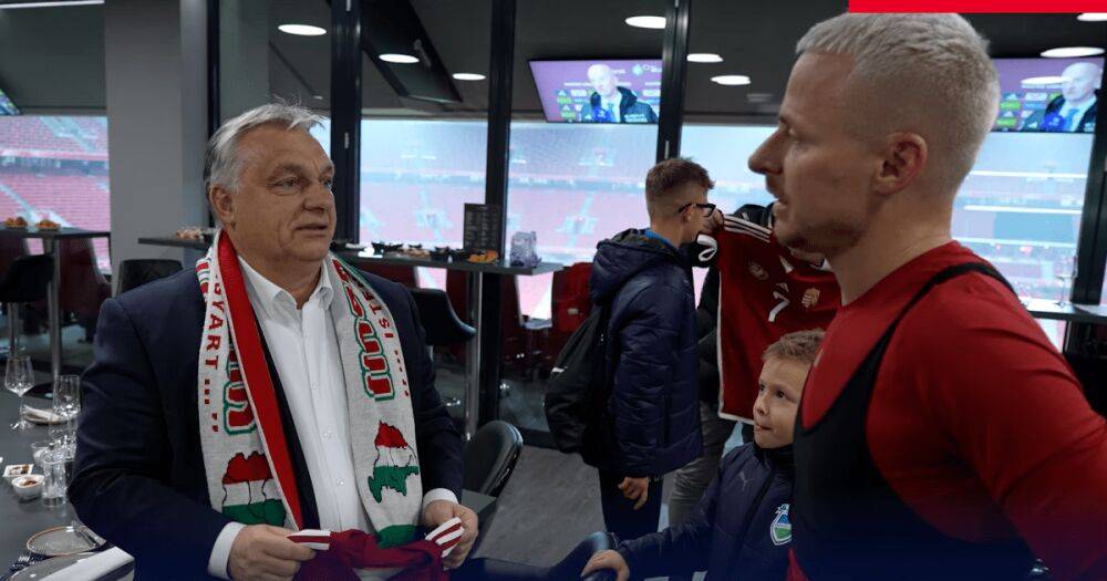 Посягнул на территории Украины и Румынии: Орбан надел шарф с картой "Великой Венгрии" (фото)