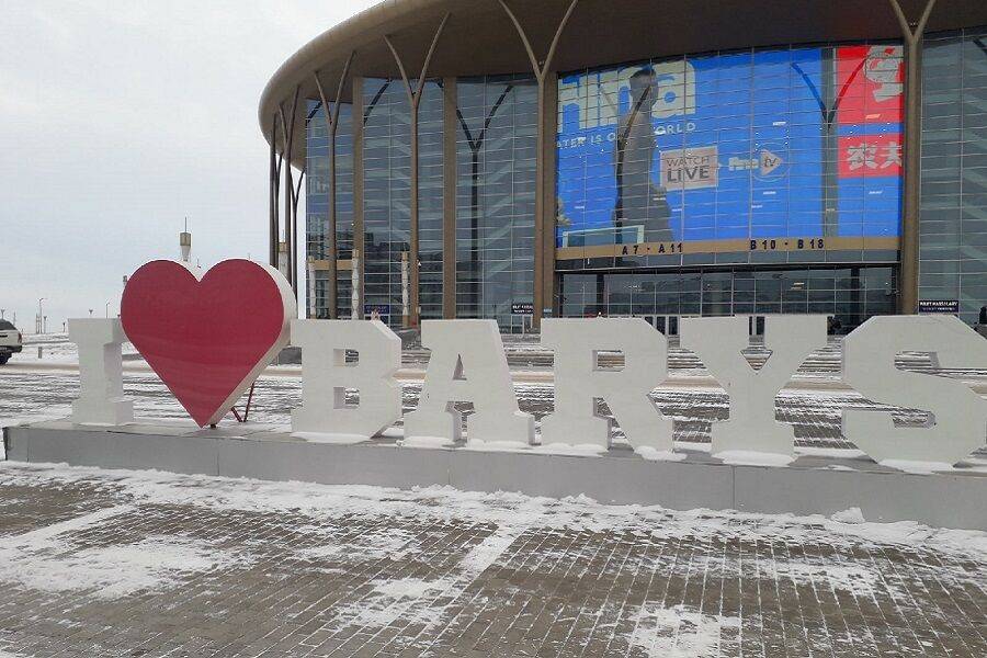 Поездка в Астану на хоккей: как в Казахстане люди болеют за "Барыс"