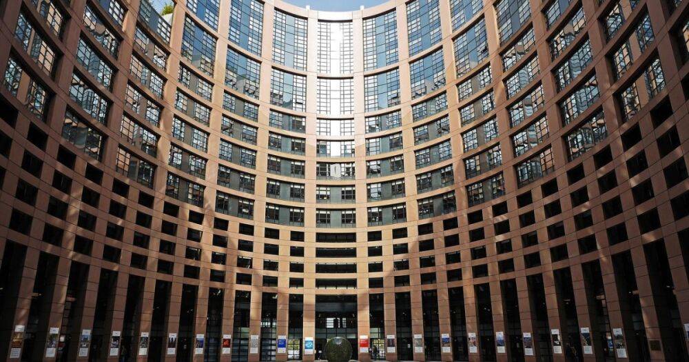 Депутаты Европарламента внесли изменения в бюджет ЕС в связи с российской агрессией против Украины