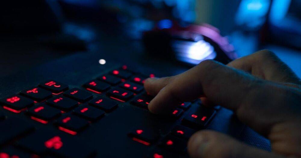Телефоны, любовницы, кредиты: украинские хакеры выложили в сеть данные сотрудников российских спецслужб, - СМИ