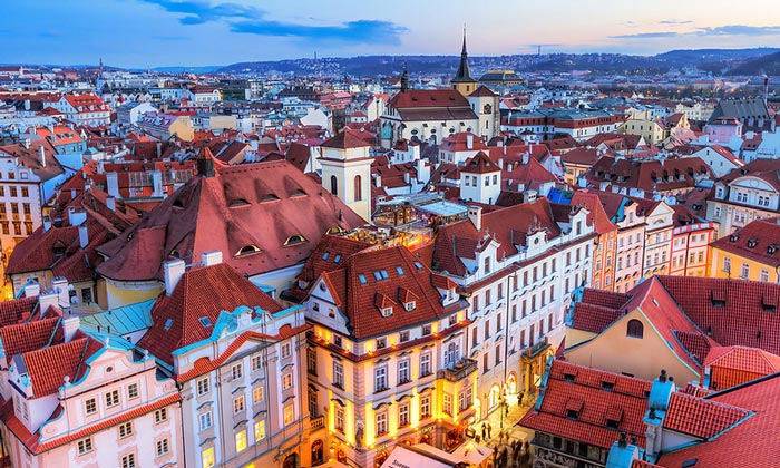 Прага передає сотні одиниць обладнання, щоб забезпечувати тепло і світло для Києва й Миколаєва