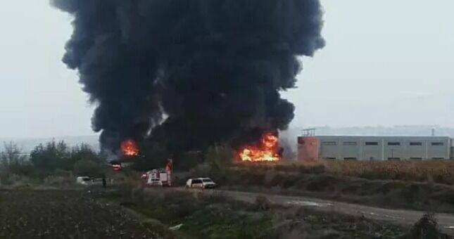 В Турции загорелся химический завод